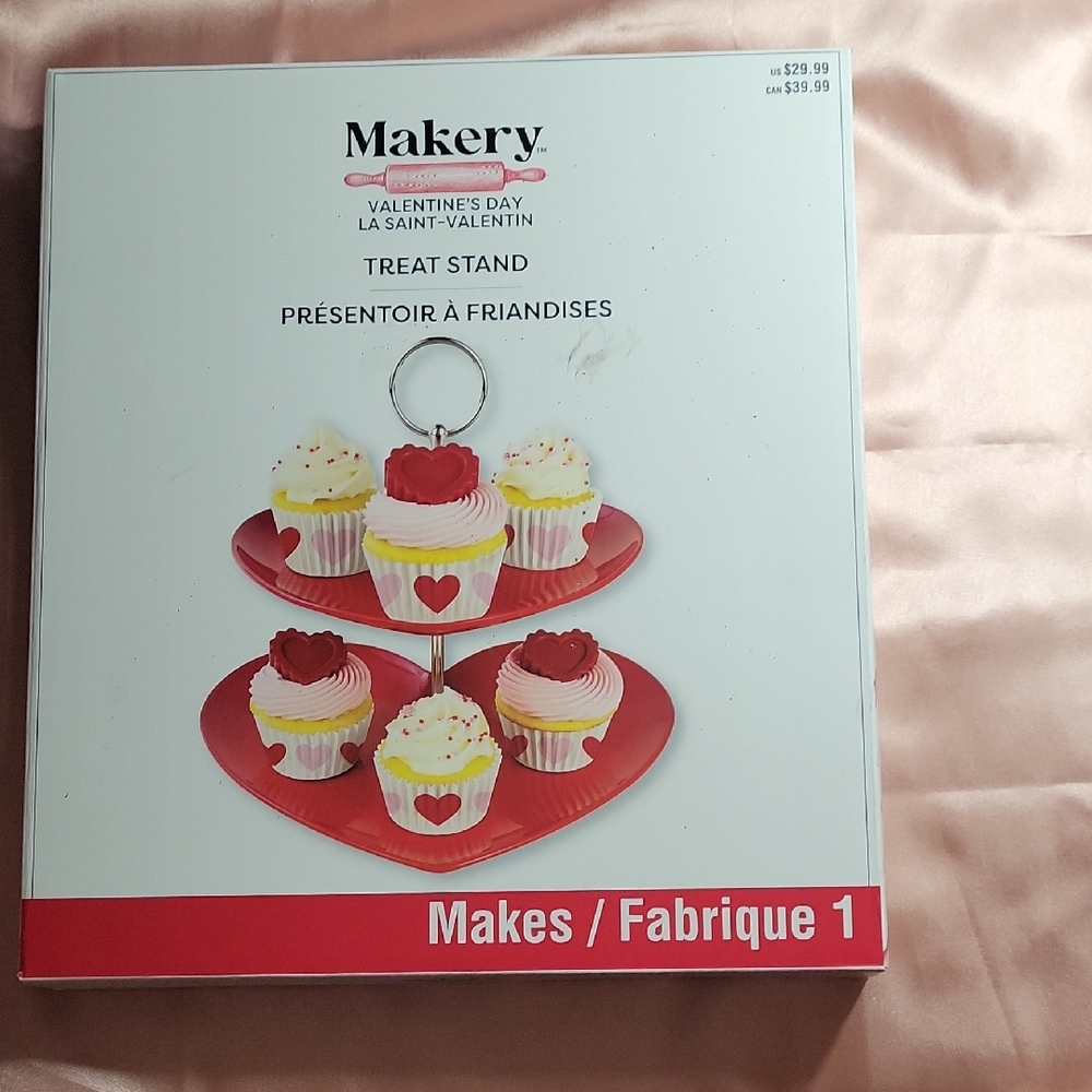 Heart Shaped Treat Stand - Red and White